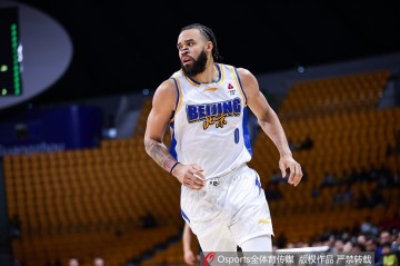 开云-轻轻松松！麦基替补15分钟7中4拿下9分10板1助1帽 正负值+11