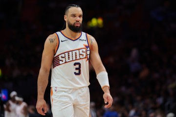 kaiyun-不太行！狄龙复出13投仅4中拿到9分5板有5犯规 三分3中1